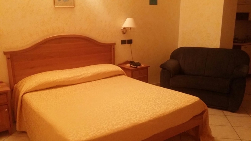 Imagen de la habitación del Hotel Mistef. Foto 11