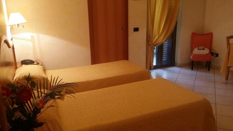Imagen de la habitación del Hotel Mistef. Foto 13