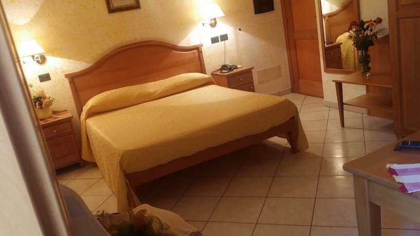 Imagen de la habitación del Hotel Mistef. Foto 14