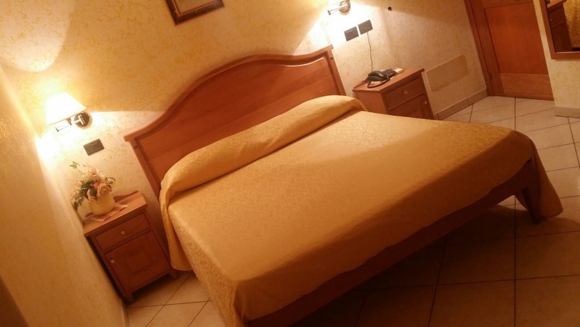 Imagen de la habitación del Hotel Mistef. Foto 17