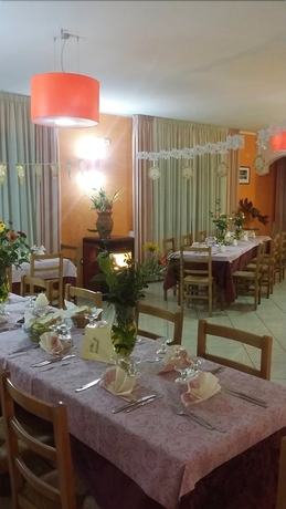 Imagen del bar/restaurante del Hotel Mistef. Foto 2