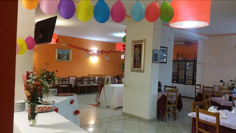 Imagen del bar/restaurante del Hotel Mistef. Foto 3
