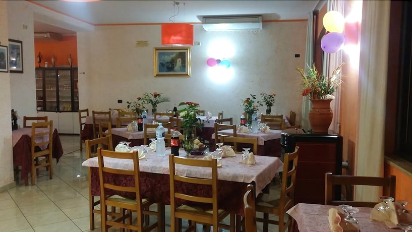 Imagen del bar/restaurante del Hotel Mistef. Foto 5