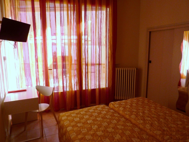 Imagen de la habitación del Hotel Mistral, Avignon. Foto 3