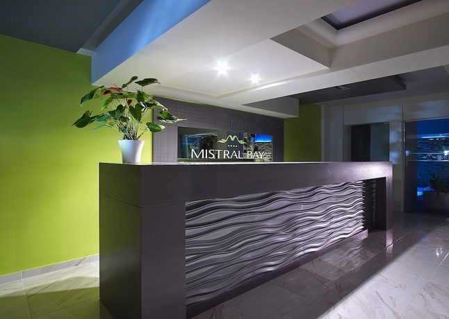 Imagen de los interiores del Hotel Mistral Bay. Foto 11