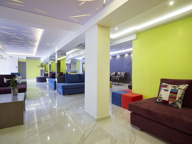 Imagen de los interiores del Hotel Mistral Bay. Foto 12