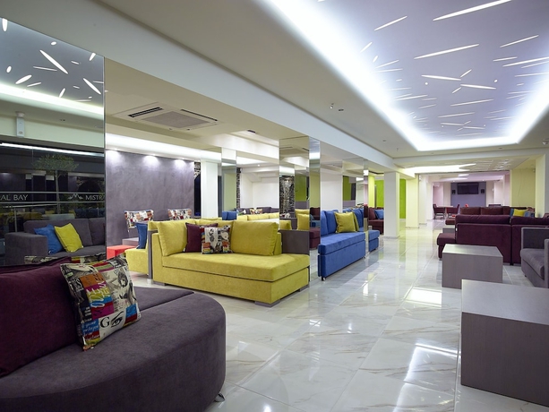 Imagen de los interiores del Hotel Mistral Bay. Foto 14
