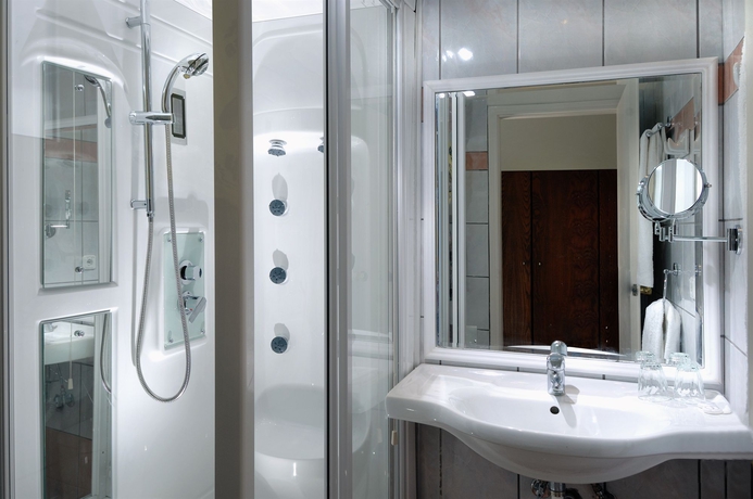 Imagen de la habitación del Hotel Mistral Mare. Foto 5