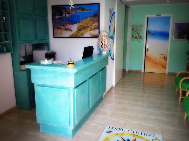 Imagen de los interiores del Hotel Mistral, Marina di Campo. Foto 19