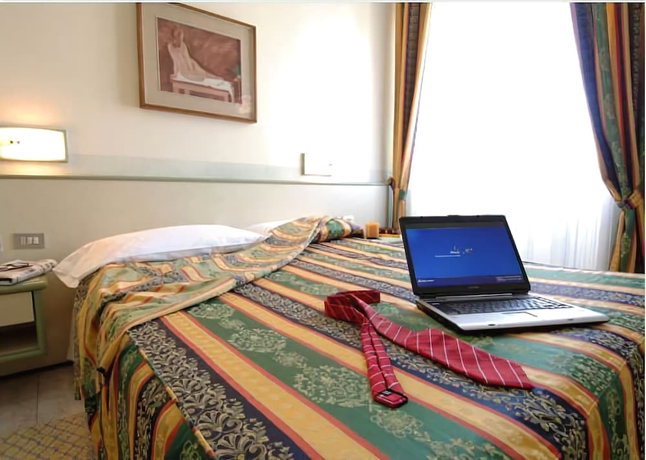 Imagen de la habitación del Hotel Mistral, Milán. Foto 10