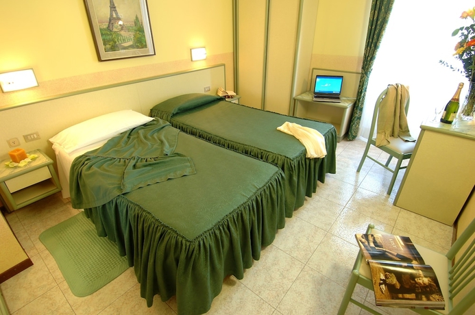 Imagen de la habitación del Hotel Mistral, Milán. Foto 11