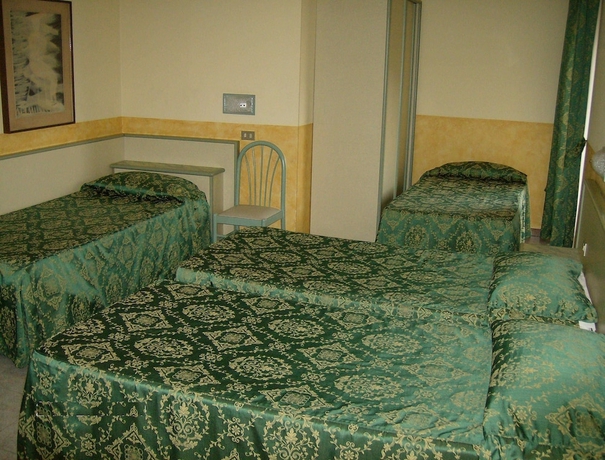Imagen de la habitación del Hotel Mistral, Milán. Foto 13