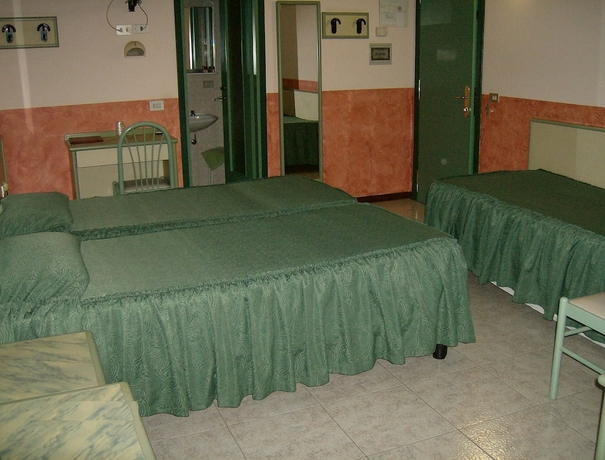 Imagen de la habitación del Hotel Mistral, Milán. Foto 14