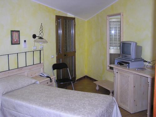 Imagen de la habitación del Hotel Mistral, PORTOSCUSO. Foto 10