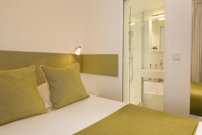 Imagen de la habitación del Hotel Mistral, París. Foto 13