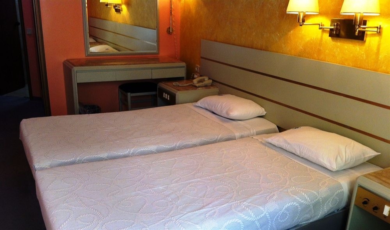 Imagen de la habitación del Hotel Mistral, Pireo. Foto 10