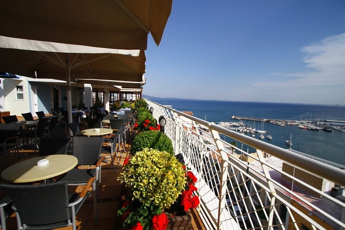 Imagen del bar/restaurante del Hotel Mistral, Pireo. Foto 5
