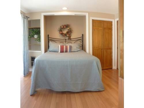 Imagen de la habitación del Hotel Misty Harbor Barefoot Beach Resort. Foto 9