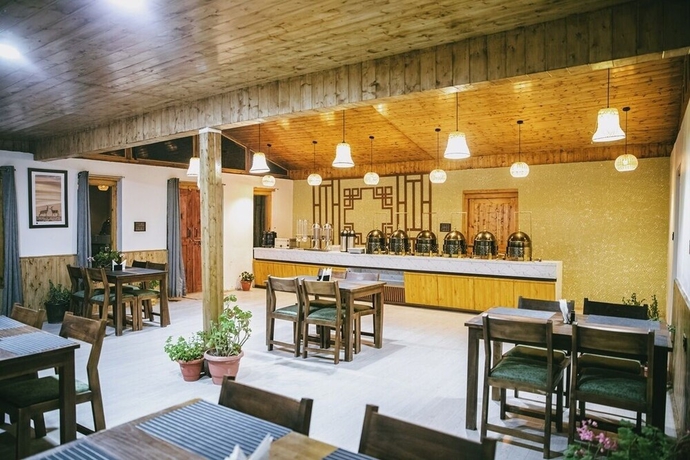 Imagen del bar/restaurante del Hotel Misty Hills Cabins Nubra. Foto 1