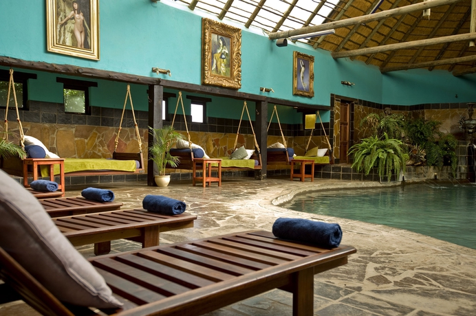 Imagen de la piscina del Hotel Misty Hills Country. Foto 15