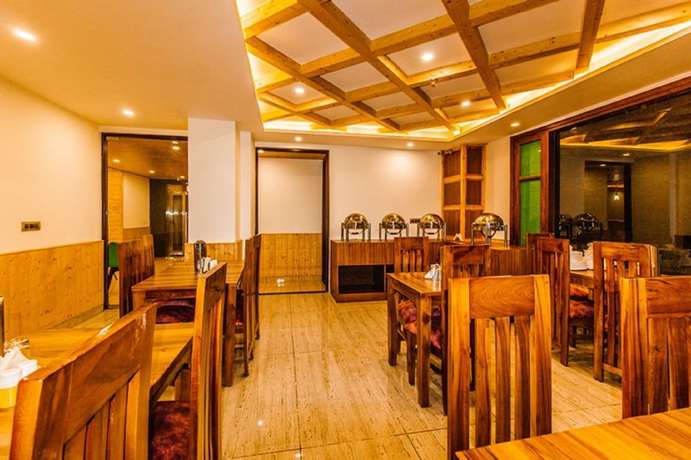 Imagen del bar/restaurante del Hotel Misty Mountains Manali. Foto 2
