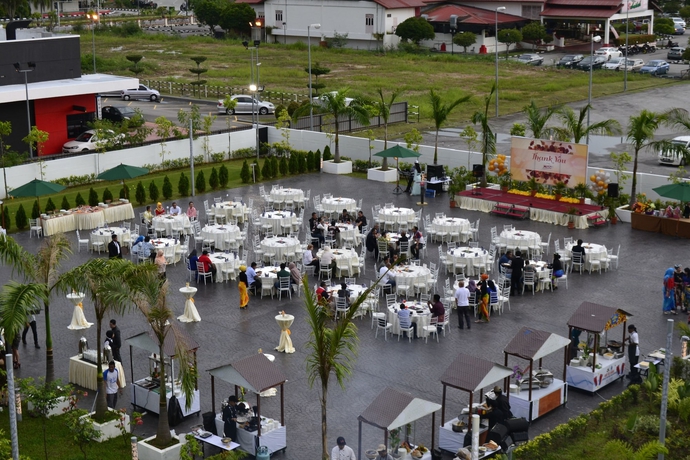 Imagen de los exteriores del Hotel Mitc. Foto 17