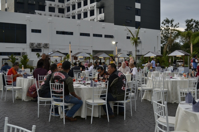 Imagen de los exteriores del Hotel Mitc. Foto 18