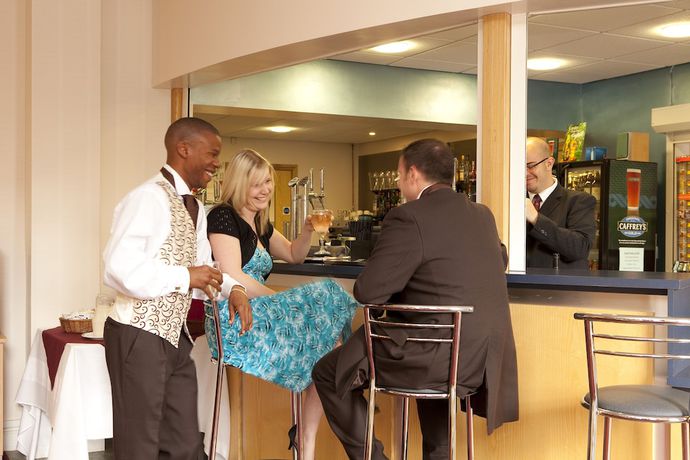 Imagen del bar/restaurante del Hotel Mitchell Hall. Foto 2