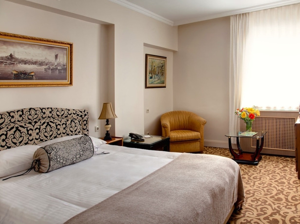 Imagen de la habitación del Hotel Mithat. Foto 13