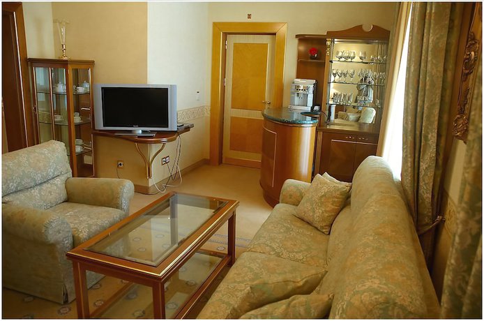 Imagen de la habitación del Hotel Mithos hotel. Foto 18