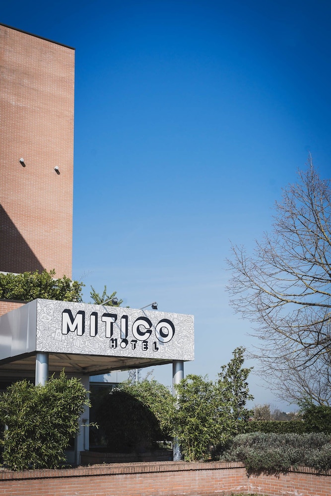 Imagen de los exteriores del Hotel Mitico. Foto 12