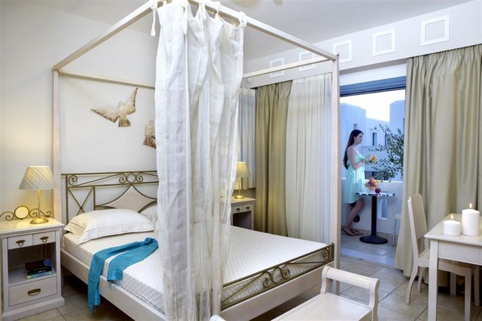 Imagen de la habitación del Hotel Mitos Suites. Foto 2