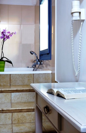 Imagen de la habitación del Hotel Mitos Suites. Foto 5