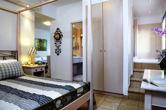 Imagen de la habitación del Hotel Mitos Suites. Foto 10