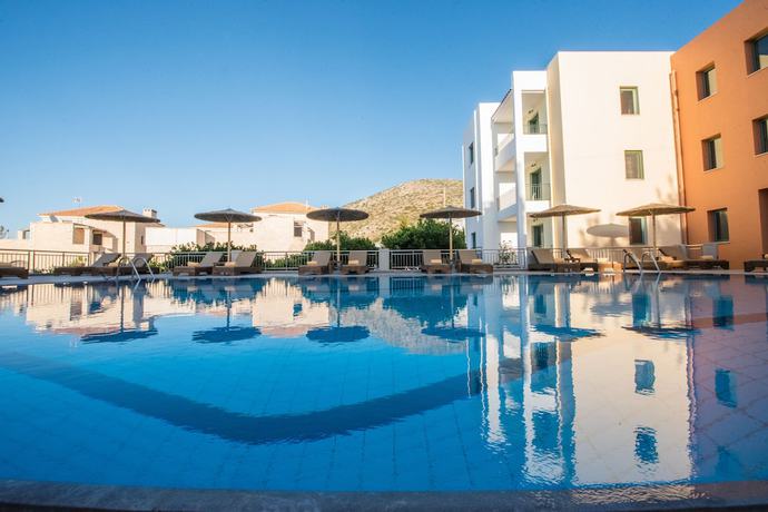 Imagen de la piscina del Hotel Mitos Village. Foto 19