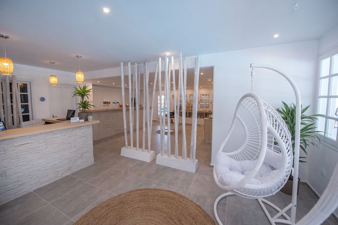Imagen de los interiores del Hotel Mitos Village. Foto 17