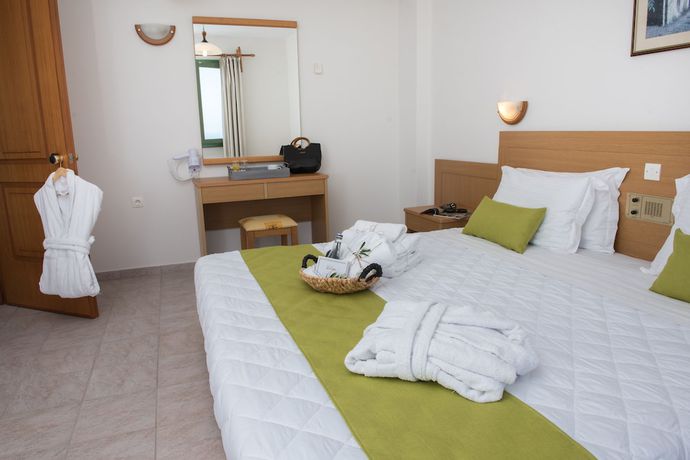 Imagen de la habitación del Hotel Mitos Village. Foto 5