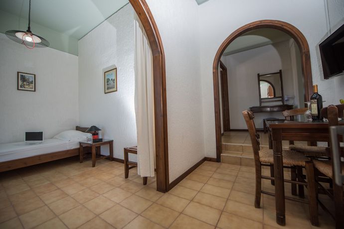 Imagen de la habitación del Hotel Mitos Village. Foto 10
