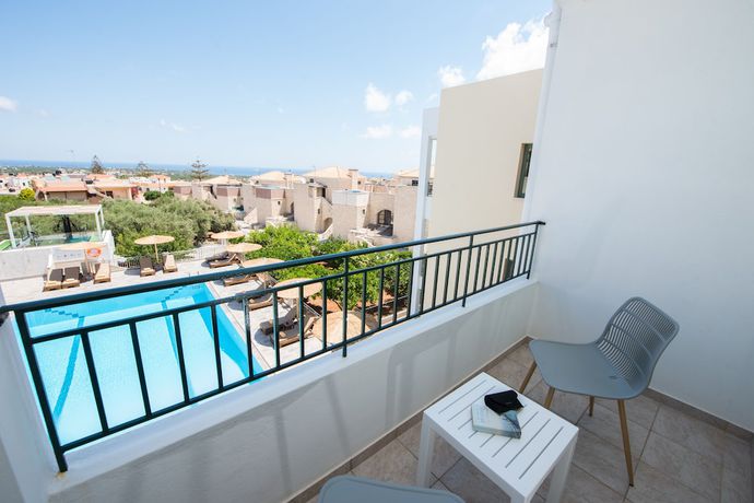 Imagen de la habitación del Hotel Mitos Village. Foto 14