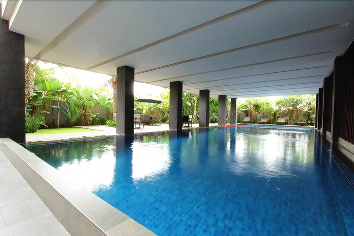 Imagen de la piscina del Hotel Mitra Bandung. Foto 19