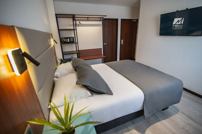 Imagen de la habitación del Hotel Mitru Express. Foto 11