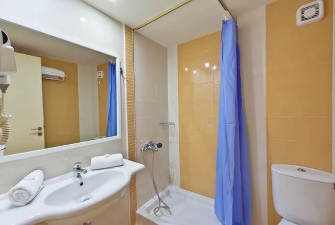 Imagen de la habitación del Hotel Mitsis Bali Paradise. Foto 8