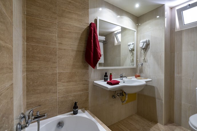 Imagen de la habitación del Hotel Mitsis Bali Paradise. Foto 9