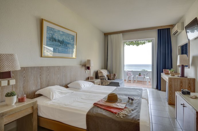 Imagen de la habitación del Hotel Mitsis Bali Paradise. Foto 10