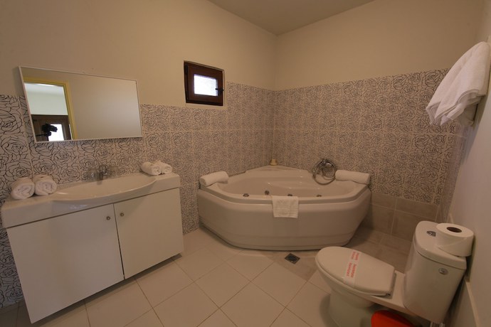 Imagen de la habitación del Hotel Mitsis Bali Paradise. Foto 16