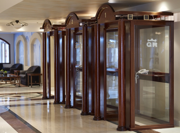 Imagen de los interiores del Hotel Mitsis Grand Beach. Foto 12