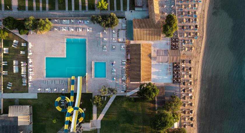 Imagen de la piscina del Hotel Mitsis Messonghi. Foto 11