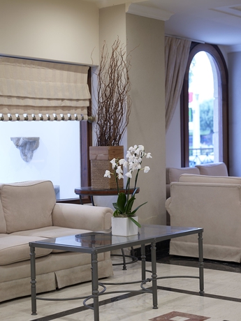 Imagen de los interiores del Hotel Mitsis Petit Palais Beach. Foto 5