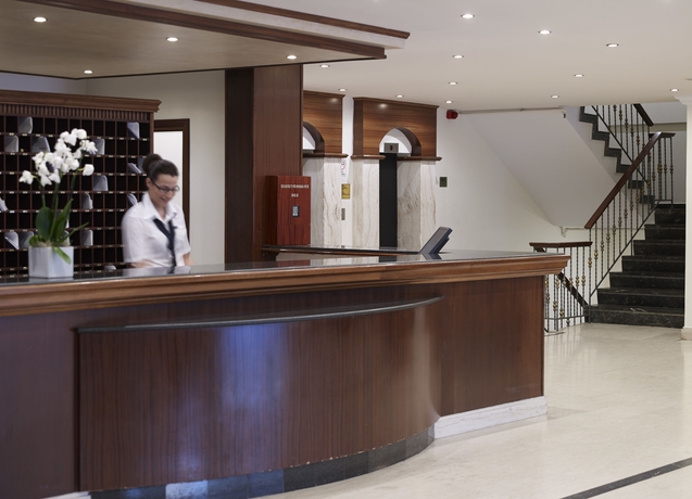 Imagen de los interiores del Hotel Mitsis Petit Palais Beach. Foto 7