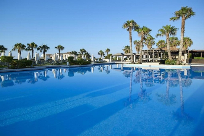 Imagen de la piscina del Hotel Mitsis Royal Mare. Foto 10